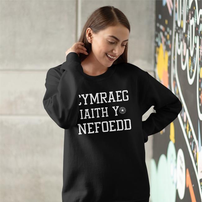 Carol Vorderman Cymraeg Iaith Y Nefoedd Cowbois 1962 Tee Owain Wyn Evans Lorraine Owain Wyn Evans Lorraine Cymraeg Iaith Y Nefoedd Cowbois 1962 Shirt Carol Vorderman