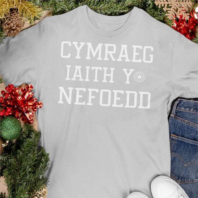 Carol Vorderman Cymraeg Iaith Y Nefoedd Cowbois 1962 Tee Owain Wyn Evans Lorraine Carol Vorderman Cymraeg Iaith Y Nefoedd Cowbois 1962 Hoodie Owain Wyn Evans Lorraine