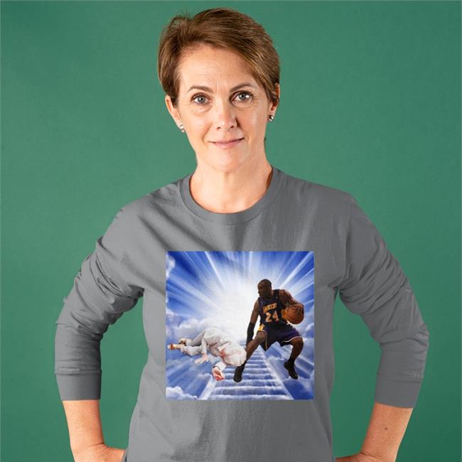 The Queen When She Runs Into Kobe T Shirt Queen Elizabeth