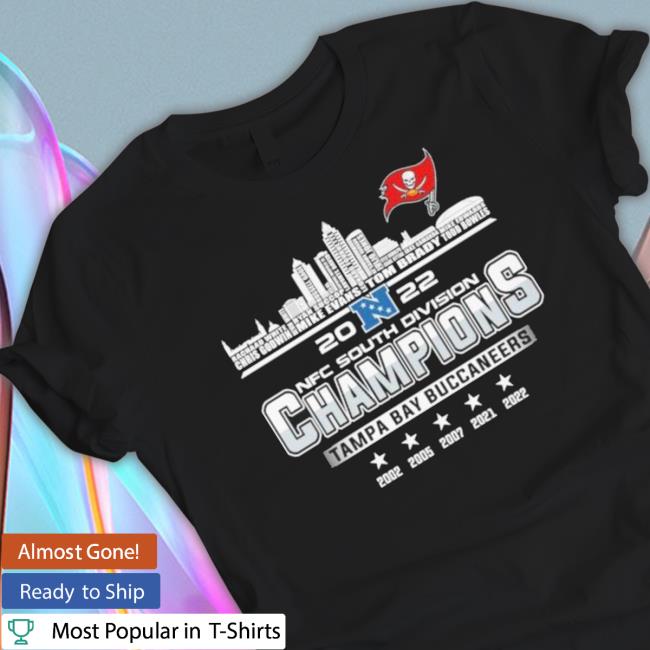 Tampa Bay Buccaneers Players Names Skyline 2022 Nfc South Division Champions 2002 2022 Classic shirt